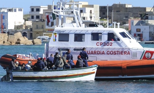 Decine di profughi muoiono durante il viaggio verso Lampedusa