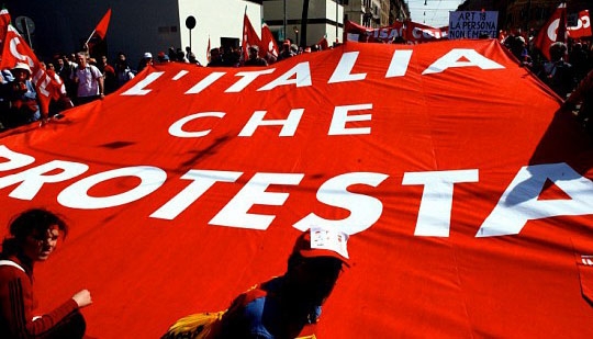 Genova manifesta contro il terrorismo. E torna al voto per eleggere il sindaco