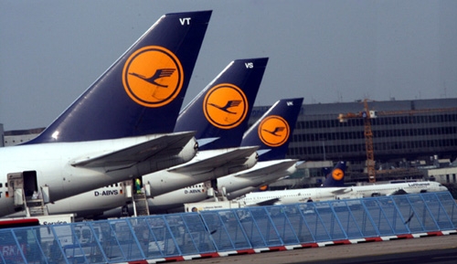 Lufthansa taglia 3.500 posti. Metrò al via licenziamenti
