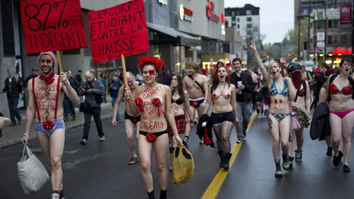 Montreal. Studenti sfilano nudi contro l’aumento tasse scolastiche