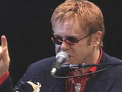 Elton John ricoverato per grave infezione respiratoria