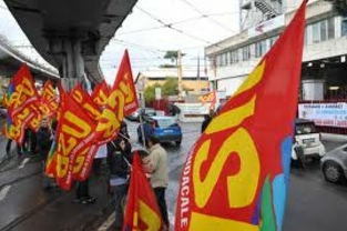 I lavoratori Atac in sit-in contro l’aumento del biglietto e il piano industriale