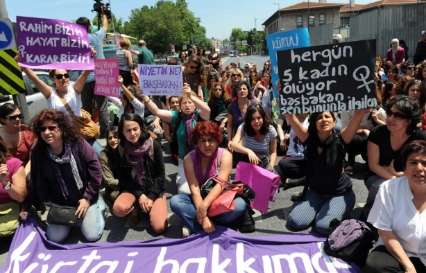 Turchia. Erdogan annuncia una riforma restrittiva della legge che regolamenta l’aborto