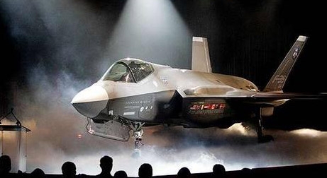 Spending review. Il governo delle armi. Consegna della petizione contro i caccia F-35