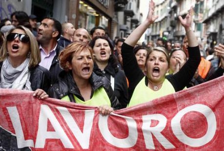 Crisi. Cgil, Cisl e Uil. A Napoli migliaia in piazza per l’occupazione
