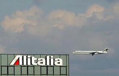 Alitalia.  Ancora esuberi: la compagnia si prepara a tagliare altre teste