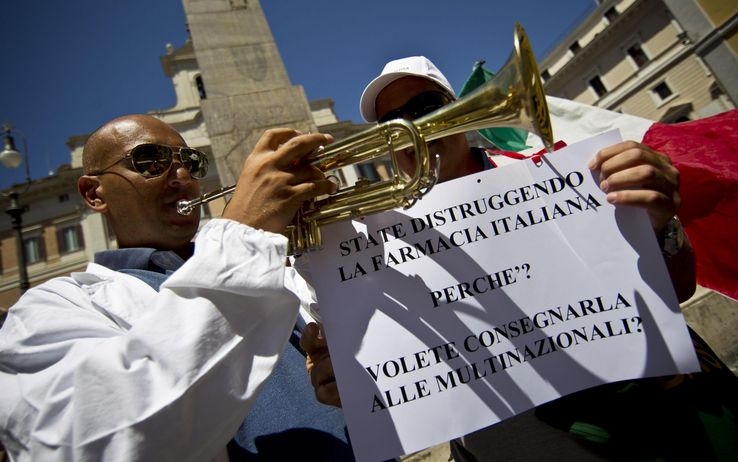 Farmacisti contro il governo Monti. Il 26 luglio sciopero