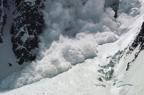 Monte Bianco. Valanga vicino Chamonix. Le vittime salgono a 9. 4 i dispersi