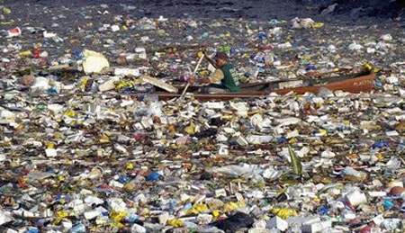 Detriti dello Tzunami nella Pacific Trash Vortex, l’isola dei rifiuti dimenticati