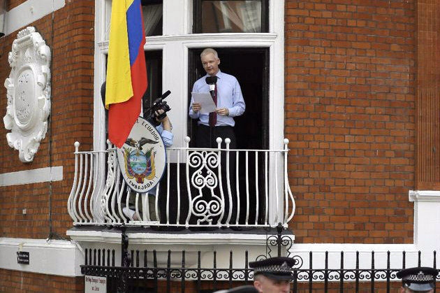 Wikileaks. Assange lancia un appello, basta caccia alle streghe