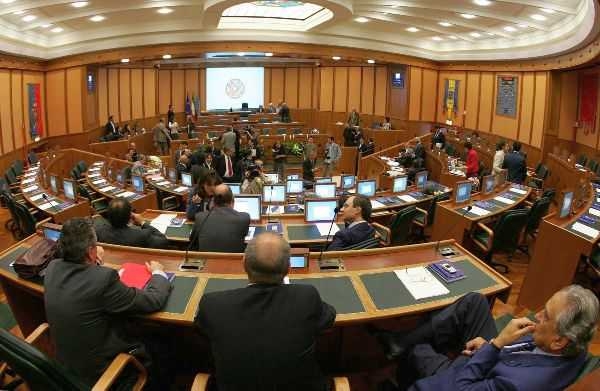 Regione Lazio. Domani seduta per taglio commissioni