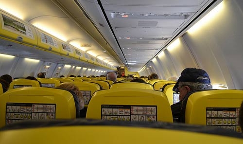 Ryanair. Annuncio offensivo sul volo per Bari, ‘la città della mafia e di San Nicola’