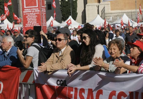 Cgil. Da piazza San Giovanni il grido della protesta, vietato arrendersi