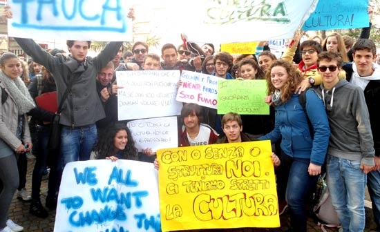 In Campania studenti in piazza contro il Ddl Aprea