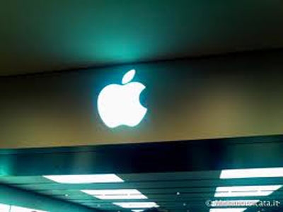 Apple –  Protesta dei lavoratori nello Store di Roma Est