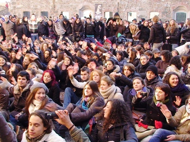 Unione degli Universitari in piazza contro le riduzioni delle borse di studio