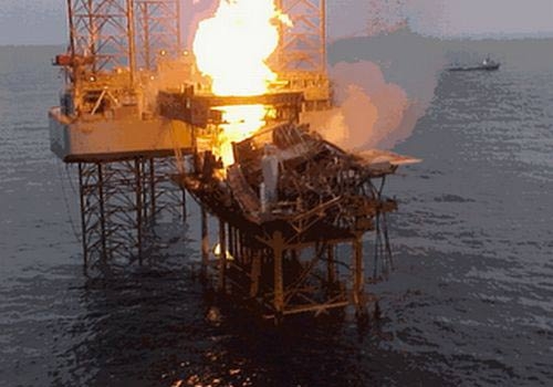 Spento incendio su piattaforma petrolifera nel Golfo del Messico. Due persone morte