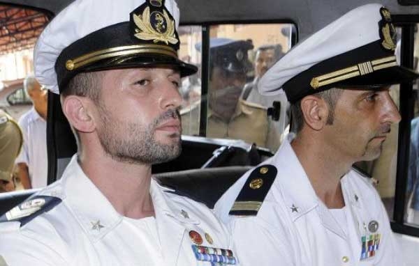 I due marò sono in Italia. A casa per 15 giorni