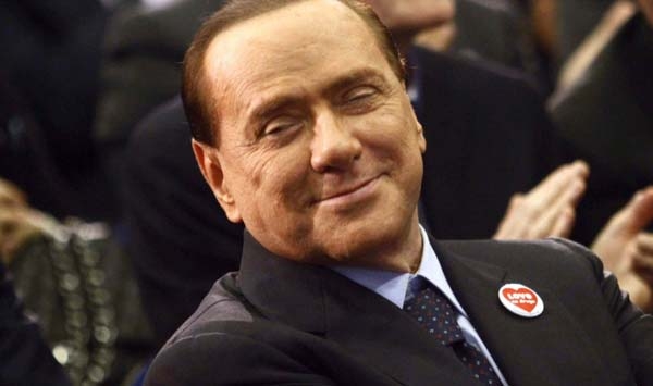 Berlusconi. Sceneggiata inguardabile. Mi candido a comandare
