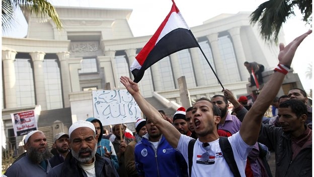 Egitto. Scontri al Cairo tra oppositori e sostenitori di Morsi