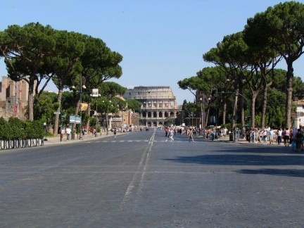Salviamo il Colosseo, blitz di Legambiente per pedonalizzare i Fori Imperiali