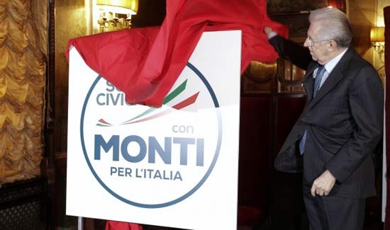 Monti  scopre il simbolo nascosto sotto un drappo rosso. Esibizione di pessimo gusto