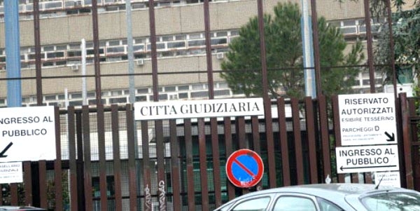 Favori in cambio di sesso. Arrestato Pm Staffa. E’ bufera nella magistratura