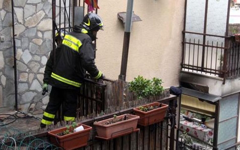 Bologna. Incendio in un appartamento. Muoiono madre e figlio