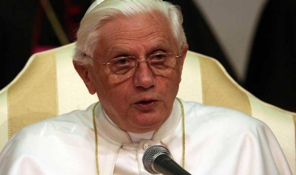 Benedetto XVI: scelta difficile, ma non scendo dalla croce