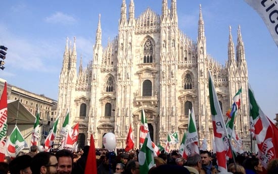 Il centrosinistra va in Piazza. Grande folla a Milano con Bersani e Prodi