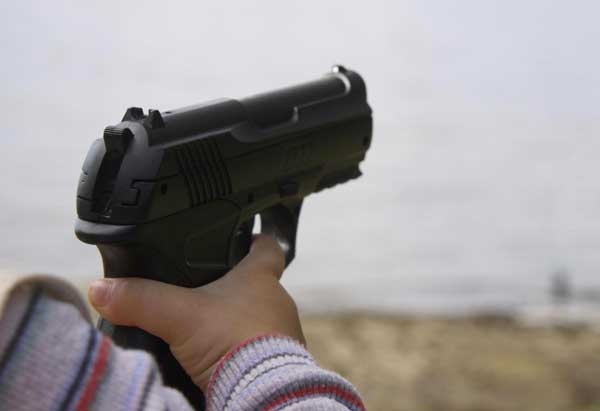 USA. Bimbo di 4 anni si uccide con la pistola del padre