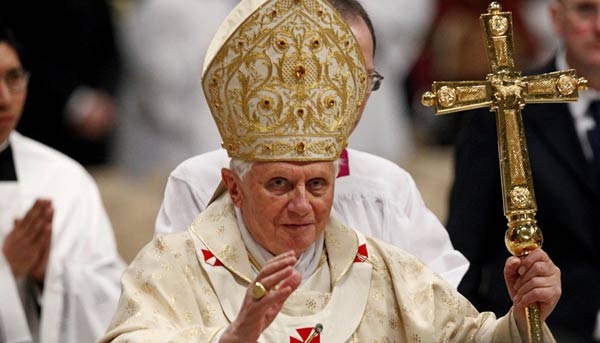 Benedetto XVI lascia pontificato per “mancanza di forze”
