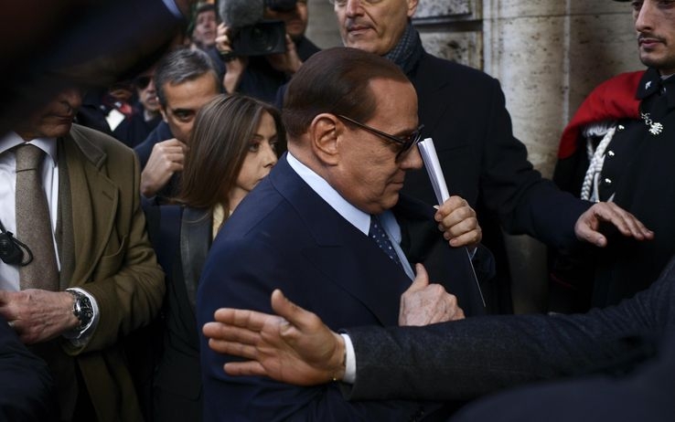 Di Pietro presenta esposto a Grasso. Berlusconi è ineleggibile