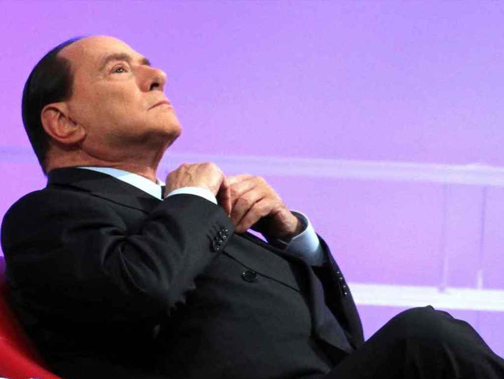 Berlusconi sceglie l’esilio, in clinica I pdiellini commettono reato
