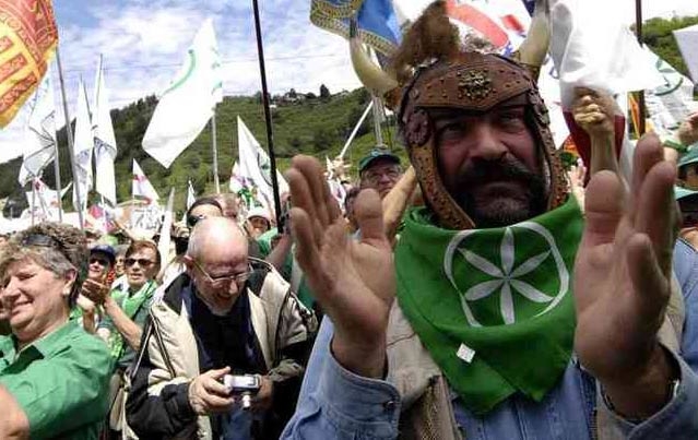 Pontida, Lega Nord. La razza padana non è più unita