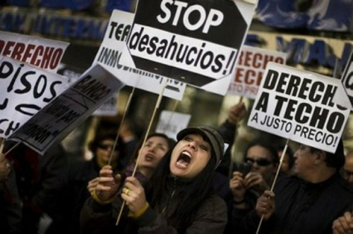 Spagna, svolta negli sfratti. Il governo andaluso potrà “espropriare” le case sfitte alle banche