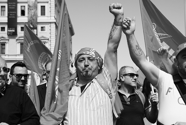 Fotografia. ‘Grazie di esistere’ Manifestazione Nazionale FIOM: Basta! Non possiamo più aspettare
