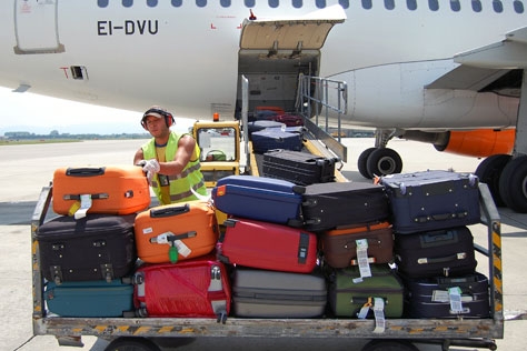 Aeroporti. Bagagli rubati, 49 arresti, 19 sono dipendenti Alitalia