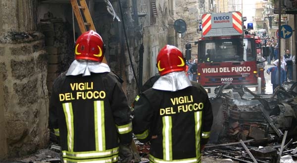 Roma, Vigili del fuoco. Mancano autopompe e scaloni. Sicurezza dei cittadini a rischio