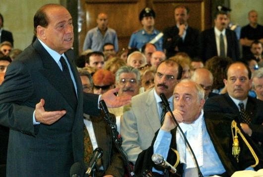   Doccia gelida per Silvio Berlusconi; i processi restano a Milano