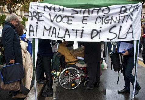 Sla, i malati protestano a Cagliari. Le Istituzioni promettono, potenzieremo l’assistenza