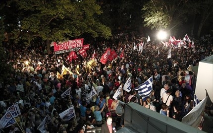 Grecia, chiude tv di stato. Proteste e un arresto. Le trasmissioni proseguono sul web