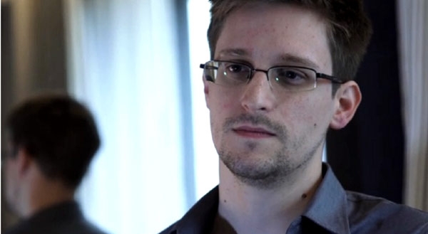Usa, Datagate. Edward Snowden è la talpa. Per lui una petizione per redimerlo
