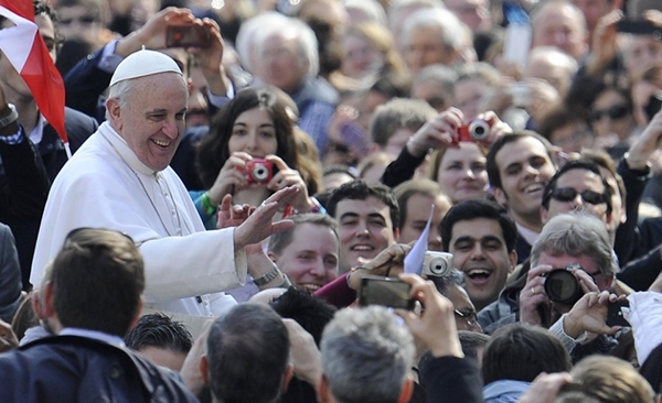 Papa Francesco in Brasile. Un bagno di folla e qualche attimo di tensione