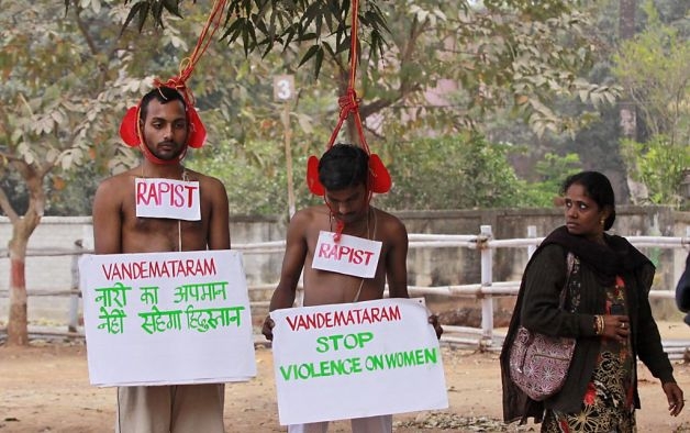 India. Stupro donna svizzera. Ergastolo ai 6 autori
