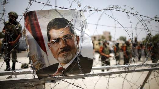 Egitto. Strage davanti a edificio dove Morsi è detenuto. 77 morti