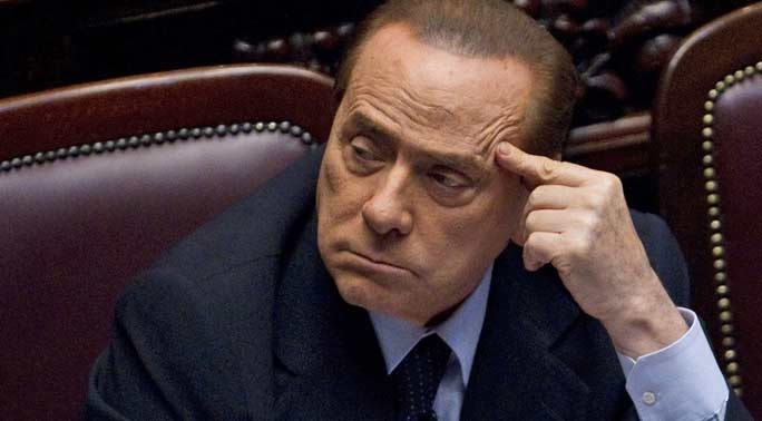 Berlusconi detta la linea, partito unito si va avanti. Lettera di 70 senatori del Pd