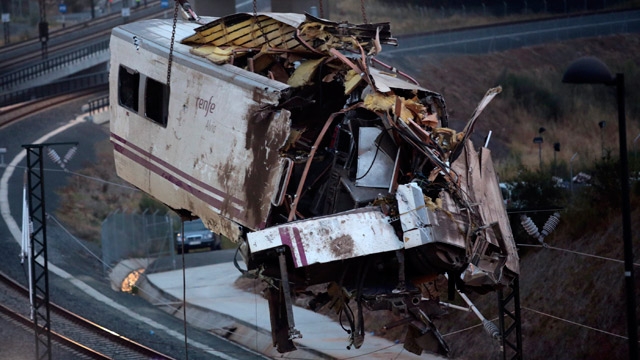 Spagna. Deraglia treno. 77 morti. Video del disastro