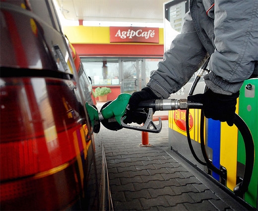 Maxi-truffe nei rifornimenti: 11 denunce e 68 benzinai sanzionati dalla Gdf
