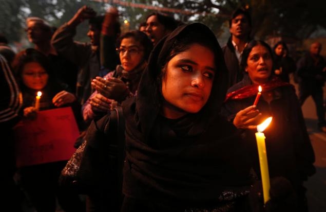 India stupro di gruppo. 22enne violentata è gravissima